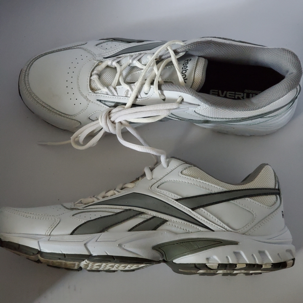 Reebok men's white w/grey stripe shoe 12 - Picture 10 of 13